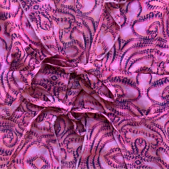 Wild Fable Top Bell Long Sleeve Tie-Front Pink Geo Dot Womens Size Mediu… - Picture 4 of 7